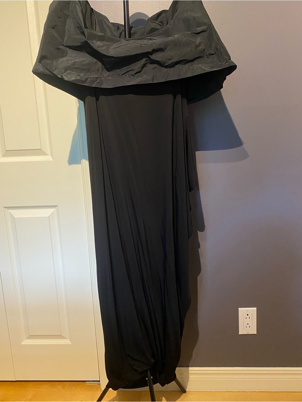 XD Xenia Design Elegant Black Off-Shoulder Maxi Dress